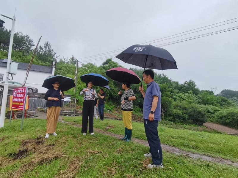 市地震局前往徽州区岩寺镇落实防汛工作