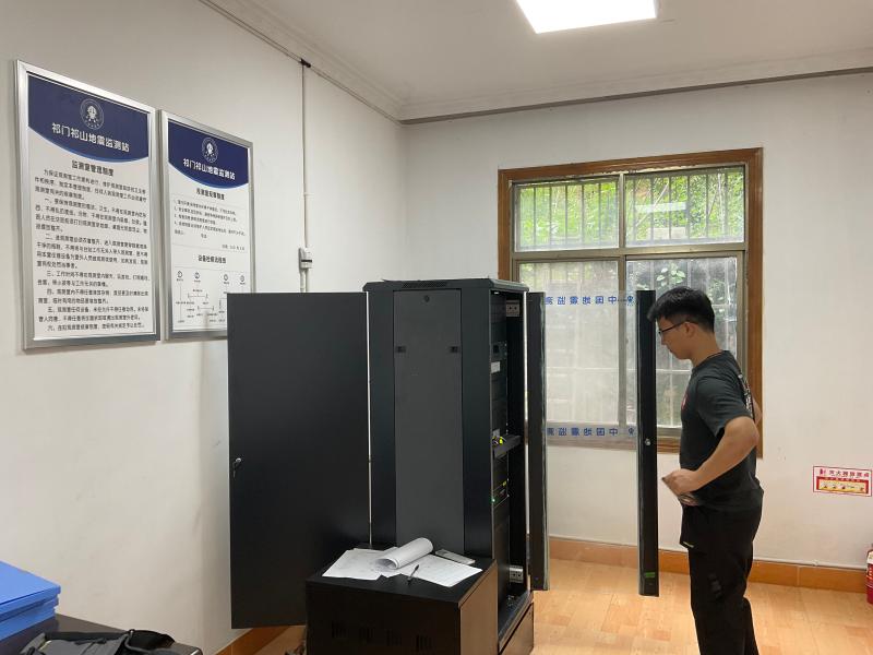 市地震局联合黄山中心站开展地震监测台站联合巡检